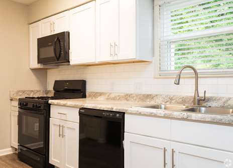 Carriage House Apartment Homes - 638229378431504720.jpg